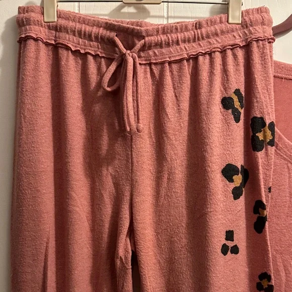 Women's Coral Leopard Print Pajama Set - Picture 3 of 15